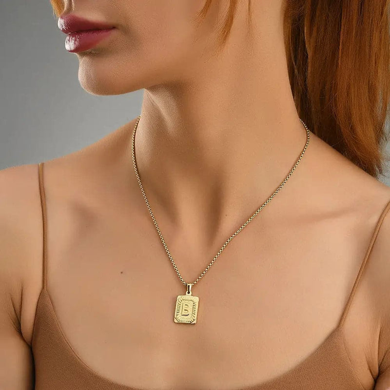 Lost Letter-b Necklace Gold - Halsketten | L’amotion