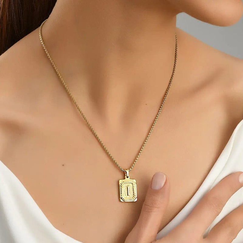 Lost Letter-i Necklace Gold - Halsketten | L’amotion