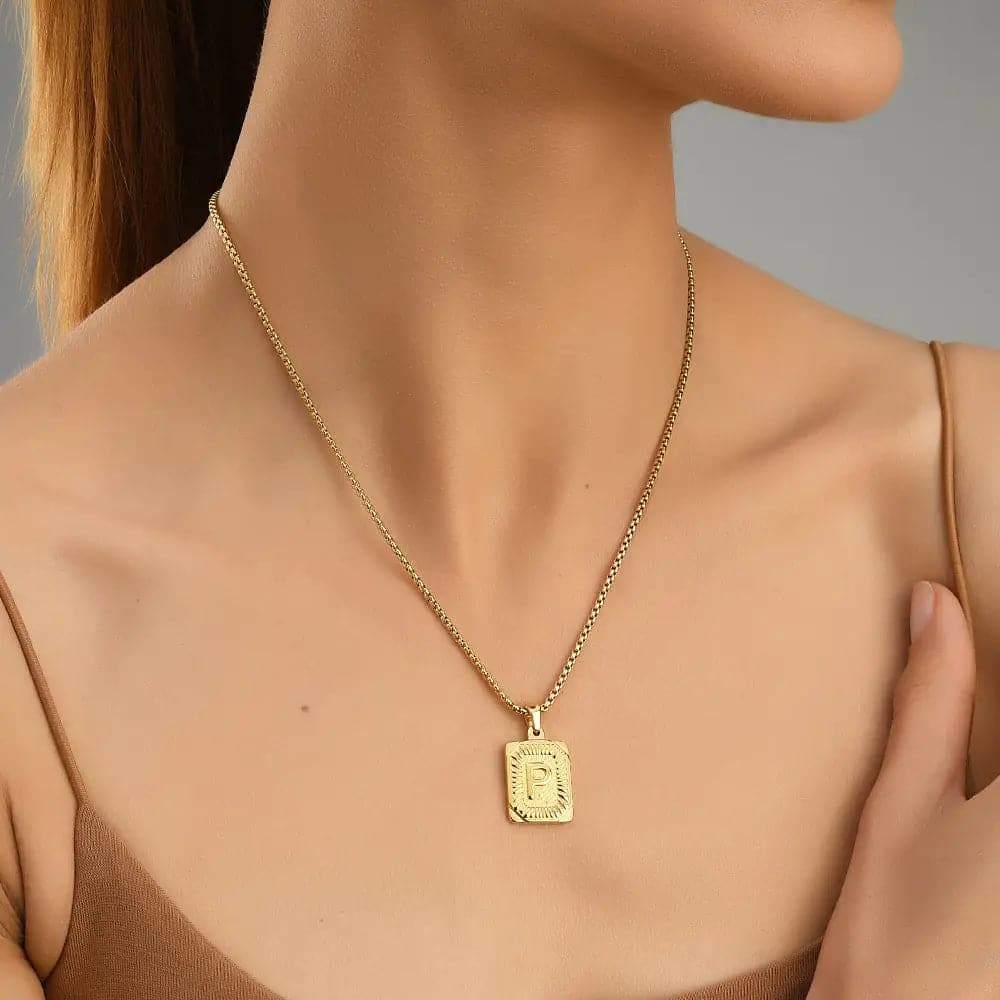 Lost Letter-p Necklace Gold - Halsketten | L’amotion