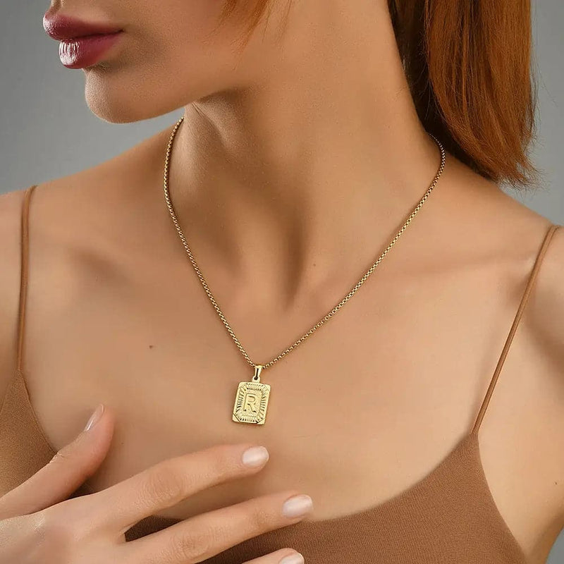 Lost Letter-r Necklace Gold - Halsketten | L’amotion