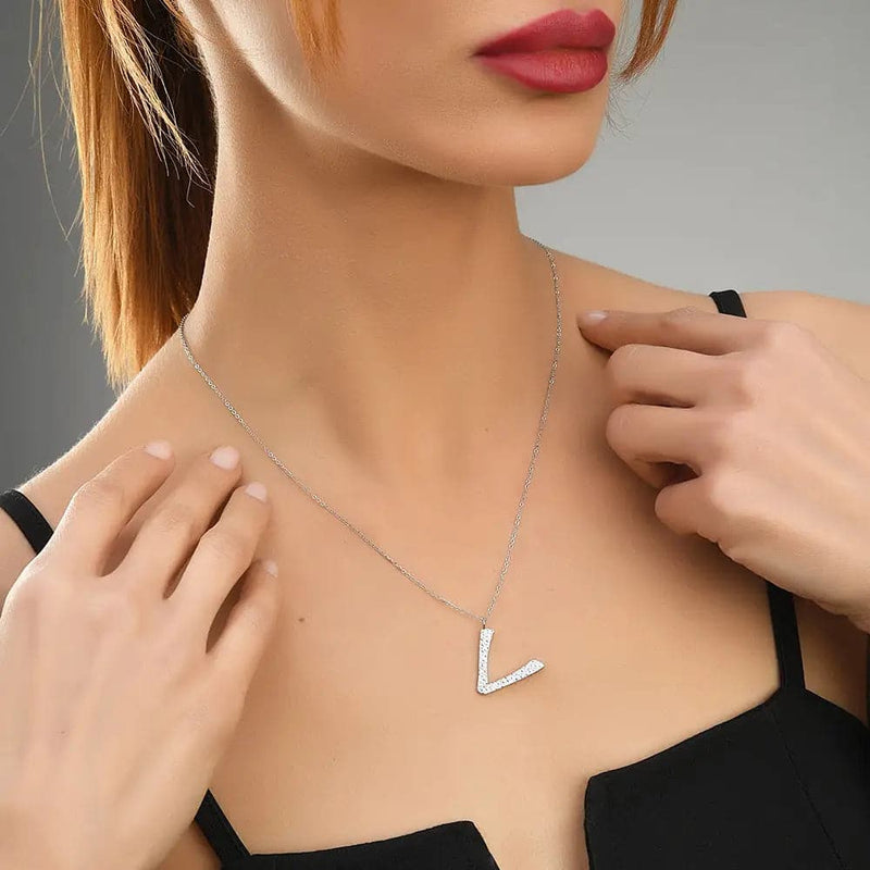 Ropi Letter-v Necklace Silver - Halsketten | L’amotion